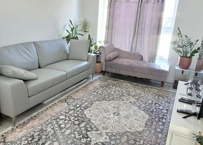 Spacious Double Room With Private Bathroom